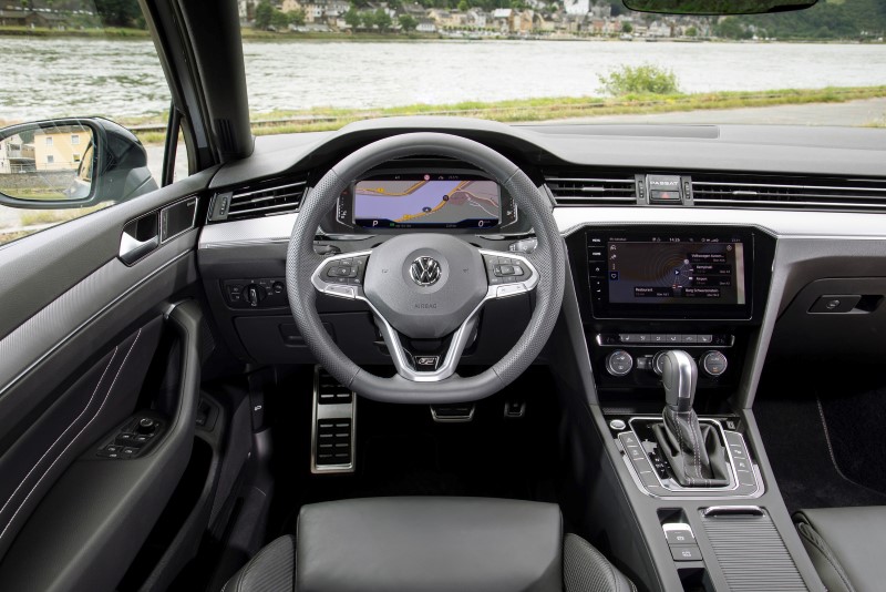 The new Volkswagen Passat Variant R-Line Edition